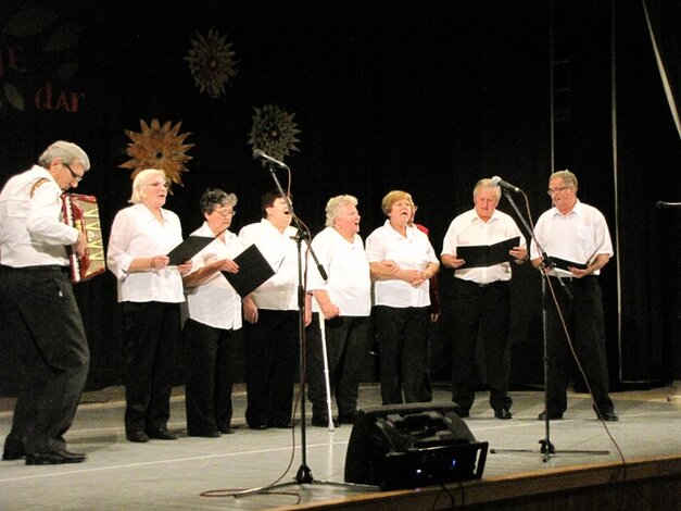 "Spev" - seniori z Pravenca, časť Kolónia (12.10.2013)