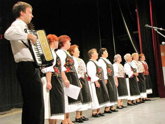 "10 minút radosti" - seniori z Bystričianky Bystričany (12.10.2013)