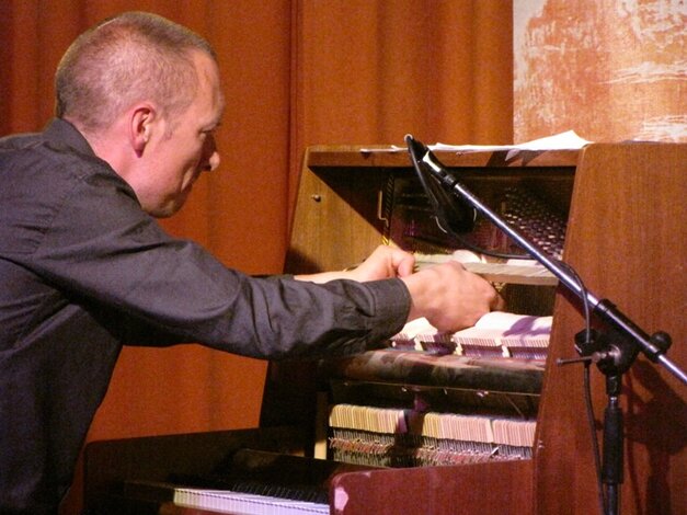 Stefan Orins - líder a klavirista