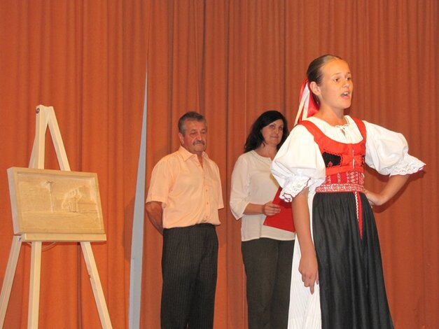 Sprievodný ľudový spev v podaní členky DFS Malý Vtáčnik z Prievidze