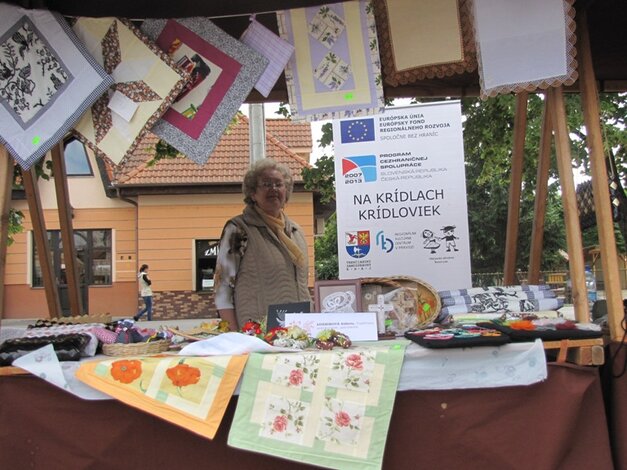 Alžbeta Adámiková z Topoľčian sa orientuje na patchwork, papier. pletenie a paličkovanie