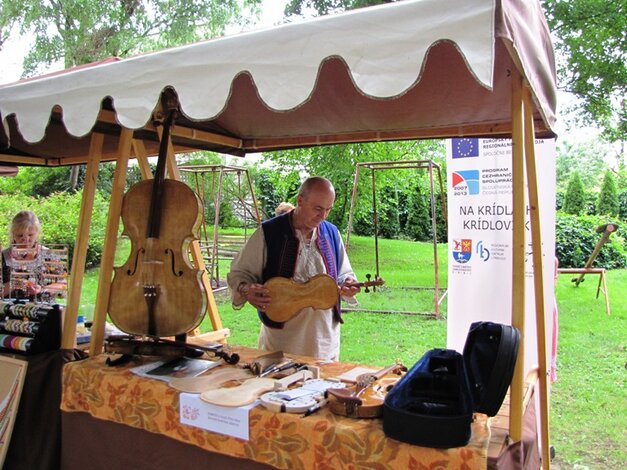 Ukážka výroby dreveného hudobného nástroja - Jozef Sobota z Prievidze