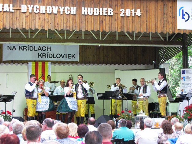 Vystúpenie českej dychovej hudby Túfaranka / moravská obec Šakvice