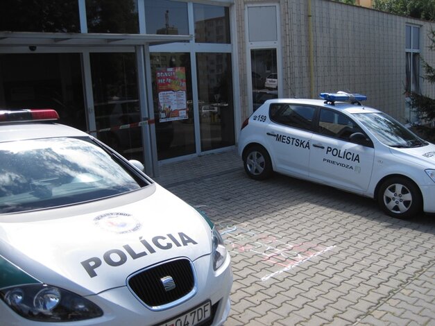 Policajná akadémia (policajti zo štátnej a mestskej polície v Prievidzi, hry, súťaže, výroba odznako