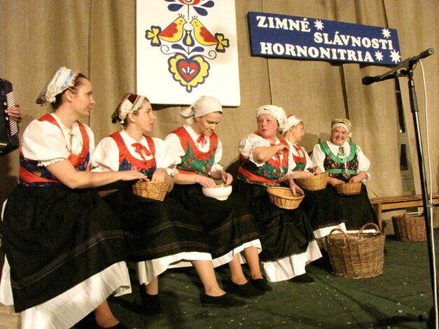 Zimné slávnosti folklóru - vystúpenie FSk Rokôška z Nitrianskeho Rudna