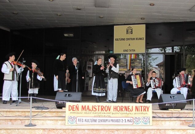 Otvorenie Dní majstrov Trenčianskeho kraja - vystúpenie Detskej ľudovej hudby spod Rokoša
