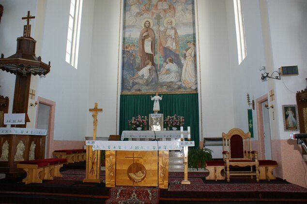 Interiér kostola sv. Cyrila a Metoda v Lehote pod Vtáčnikom