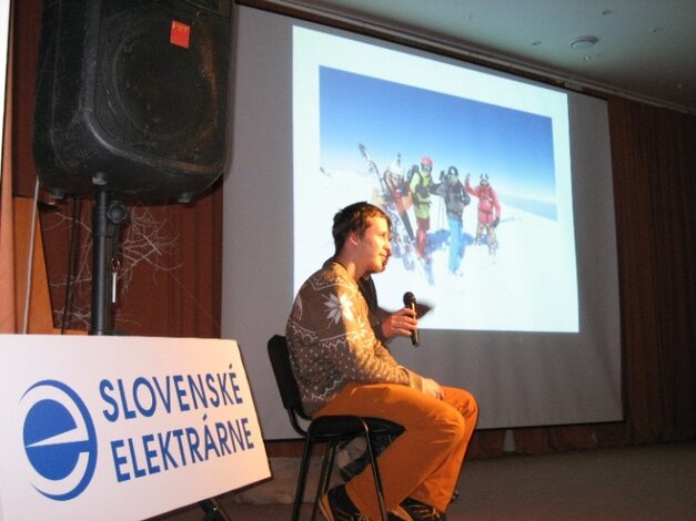 Prezentácia dvoch Prievidžanov Matúša Bušíka a Daniela Karpiša, ktorí snowboardovali v oblasti Kašmí