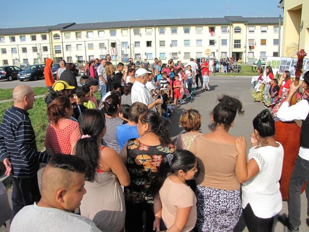 Vystúpenie rómskych detí z komunitného centra.