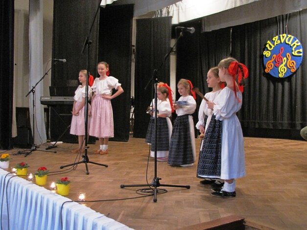 Vystúpenie domácej detskej folklór. skupiny Gajdlanček
