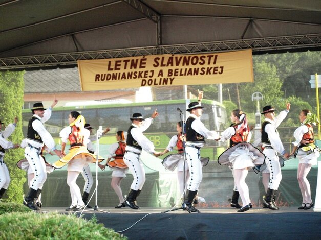Hosť: folklórny súbor Karpaty z Bratislavy