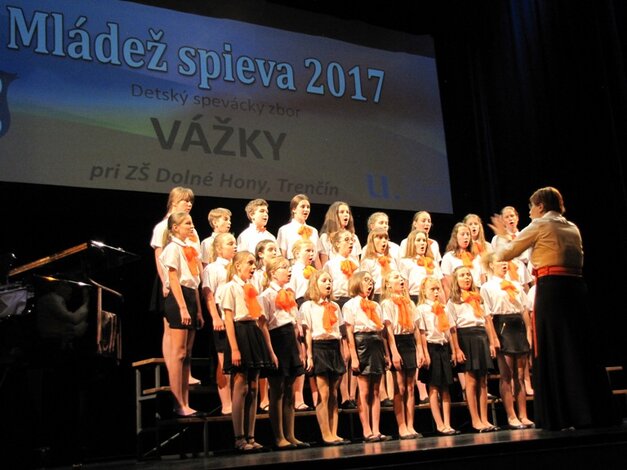 Súťažiaci zbor - Detský spevácky zbor Vážky pri ZŠ Dlhé Hony, Trenčín (9. jún)