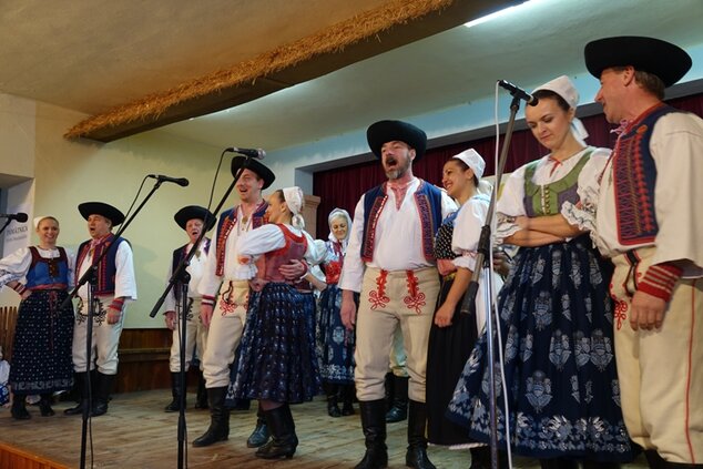 Vystúpenie domácej folklórnej skupiny Lubená z Poluvsia