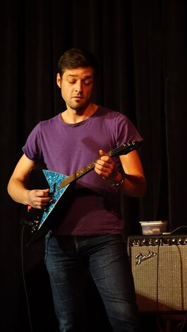 Kirill Yakovlev – gitara, duduk & balalajka