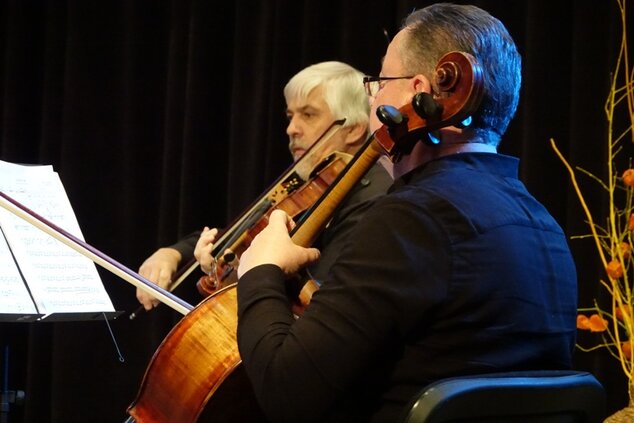 Eduard Vaněk - viola a Peter Kiráľ - violončelo