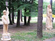 Nové drevené sochy v lesoparku