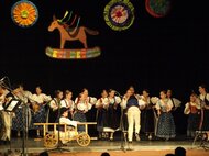 Tancuje mladšia skupina DFS Malý Vtáčnik z Prievidze
