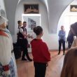 Žiaci sa naučili tance karpatských Nemcov, ktoré prezentoval Mgr. art. Martin Krigovský, tanečný ped
