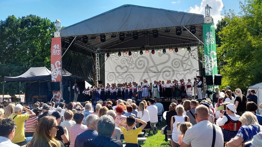 Jubilejný 40. ročník Hornonitrianskych folklórnych slávností úspešne spojili generácie milovníkov tradícií
