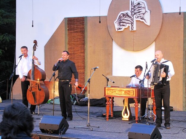 Temperamentný východoslovenský folklór v podaní ĽH Kandráčovci