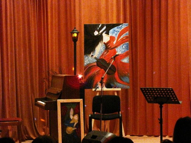 Koncert bol spojený s výstavou umeleckých diel Žanet Kravecovej a Anny Moravčíkovej