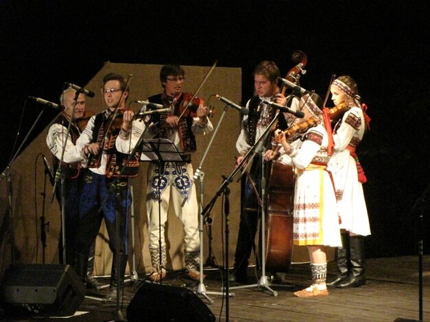 Vystúpenie českého hosťa: Folklórny súbor Kopaničár