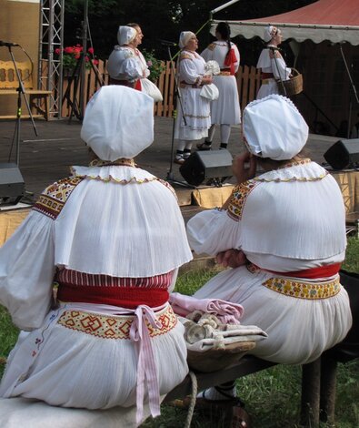 Špecifický beliansky kroj z Čavoja s archaickými prvkami