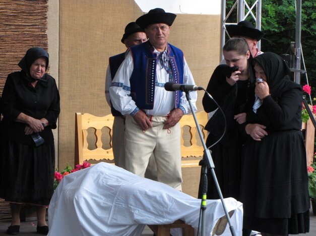 Vystúpenie folklórnej skupiny Košovan Kanianka v rámci programu "Stretnutie"