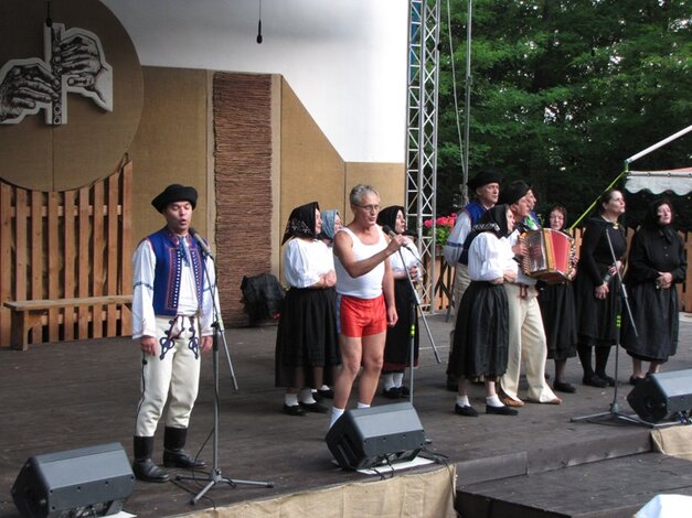 Vystúpenie folklórnej skupiny Košovan Kanianka v rámci programu "Stretnutie"
