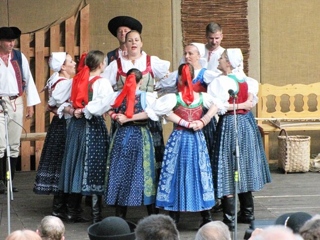 Vystúpenie folklórnej skupiny Lubená Poluvsie v rámci programu "Stretnutie"