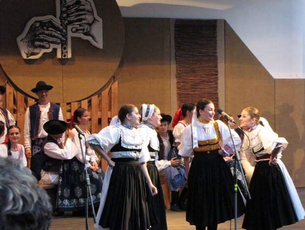 Vystúpenie folklórneho súboru Vtáčnik Prievidza