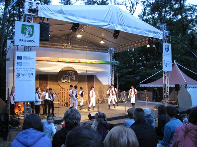 Vystúpenie folklórneho súboru Vtáčnik Prievidza