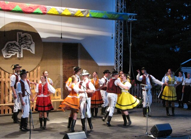 Vystúpenie folklórneho súboru Vtáčnik Prievidza