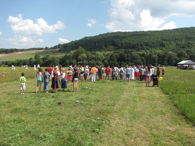 Súťaž v kosení trávy ručnou kosou