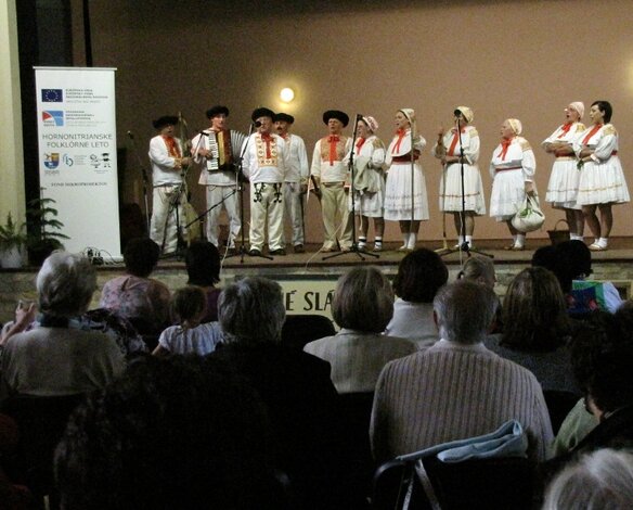 Vystúpenie folklórnej skupiny Vrchárka z Čavoja