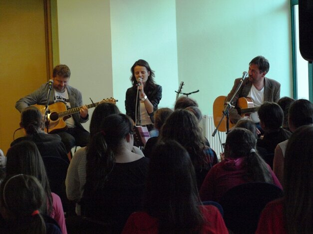 Hosť kultúrno-spoločenského večera - Radka Križanová Guitar Trio