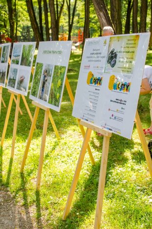 Pozri, čo ma trápi a teší - putovná výstava fotografií detí z n. o. Spokojnosť v rámci projektu Most