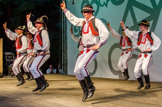 Vystúpenie hosťa - folklórny súbor Rozsutec zo Žiliny