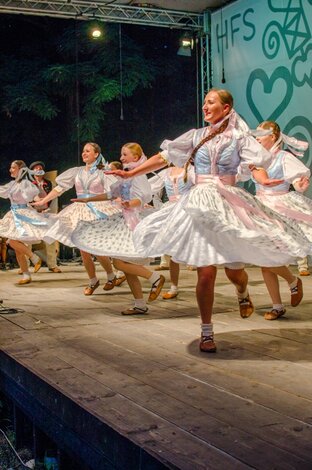 Vystúpenie hosťa - folklórny súbor Rozsutec zo Žiliny