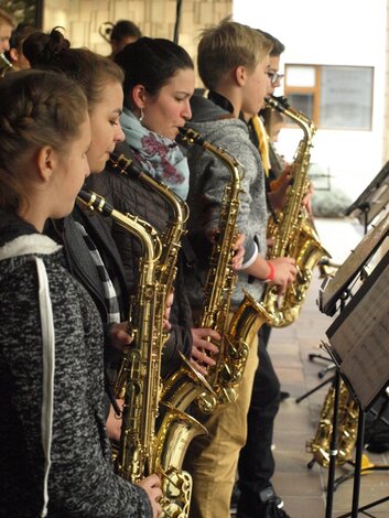 Zvolávačka na terase KC Bojnice - Big Band ZUŠ Nováky