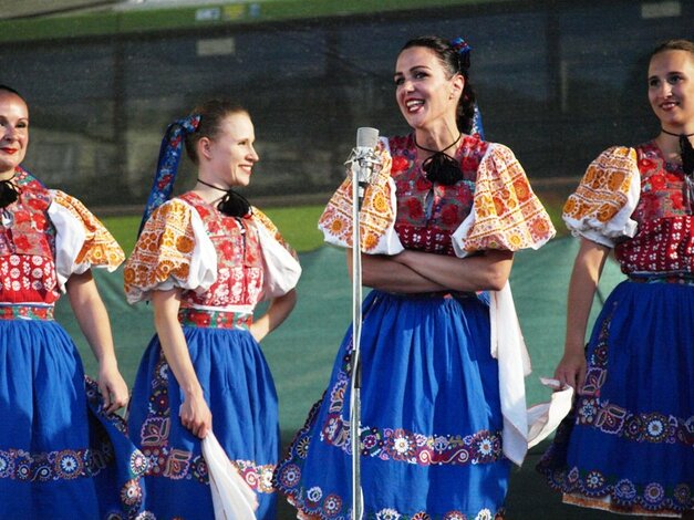 Hosť: folklórny súbor Karpaty z Bratislavy