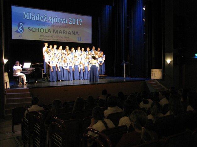 Súťažiaci zbor - Detský spevácky zbor "veľkých" Schola Mariana pri Spojenej cirkevnej škole Marianum