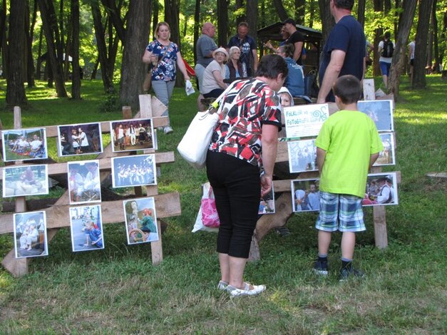 Folklór vo fotografii (výstava fotografií z minulých ročníkov HFS)