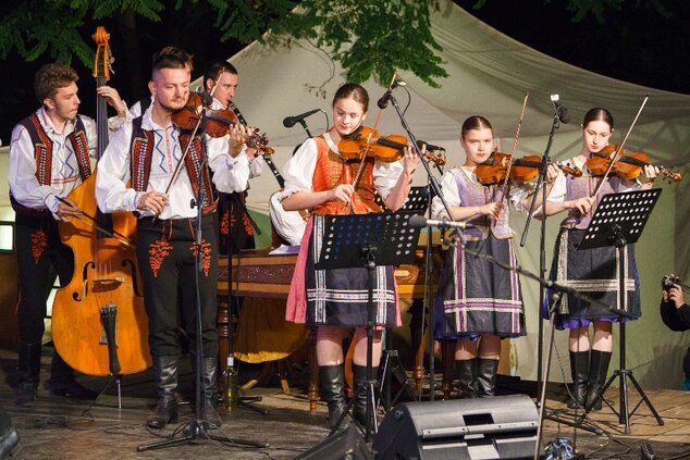 Keď sme sa už spolu zišli... – komponovaný program jubilujúcich folklórnych súborov Vtáčnik a Ekonóm