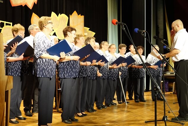 Spevácka skupina Fialka (Veľké Uherce) - ľudové piesne