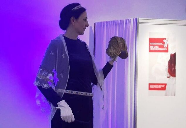 Tak vyšli Hornonitrianky - prezentácia tradičného ženského odevu z dolín hornej Nitry zo zbierok Hornonitrianskeho múzea (24. 6. 2021)