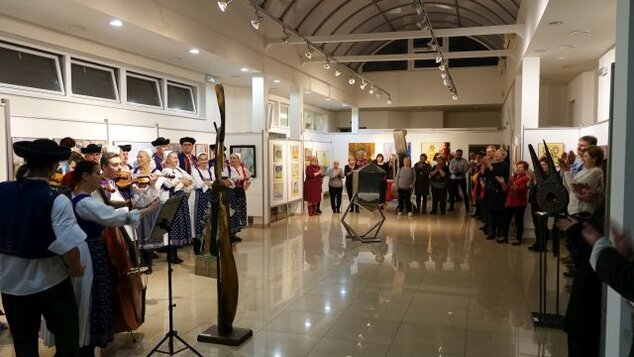 ZANÔTI PRIEVIDZA, ZAŠUMÍ NITRA - blok ľudových piesní z Prievidze a hornej Nitry v podaní folklorist