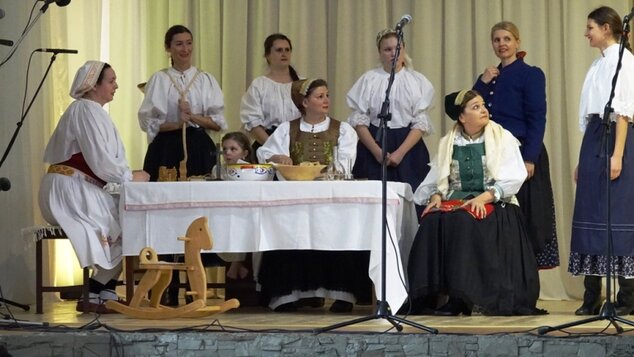 Nositelia tradícií: Folklórna skupina Marinka z Novák (bronzové pásmo)