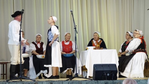 Nositelia tradícií: Folklórna skupina Hôrky z Čerenian (strieborné pásmo)