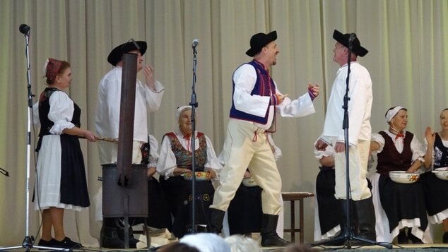 Nositelia tradícií: Folklórna skupina Hôrky z Čerenian (strieborné pásmo)